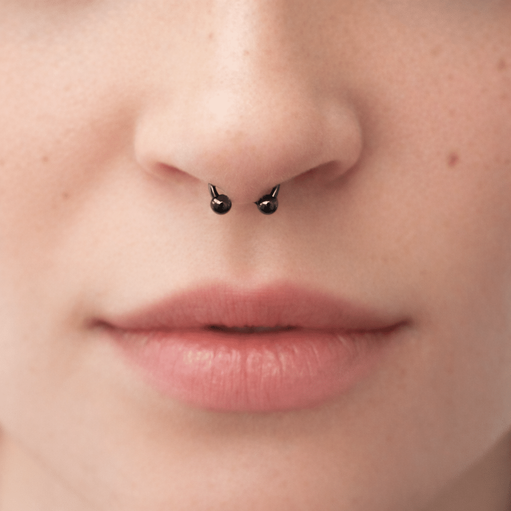 Μαύρο Septum με Μπίλιες – Κλασικό Σχέδιο SS0061 Μαύρο Septum με Μπίλιες – Κλασικό Σχέδιο SS0061