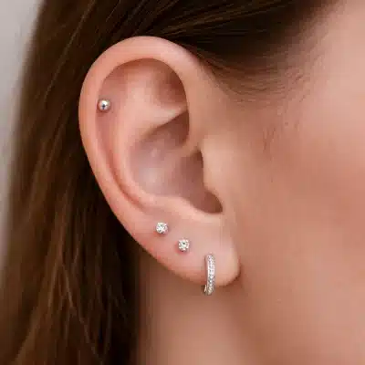 Ασημί piercing με μπίλια και επίπεδη βάση – minimal σχέδιο SS267